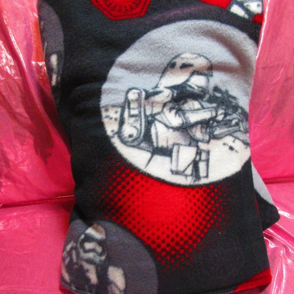 Star Wars 36" x 58" Fleece Blanket - Picture 1 of 3